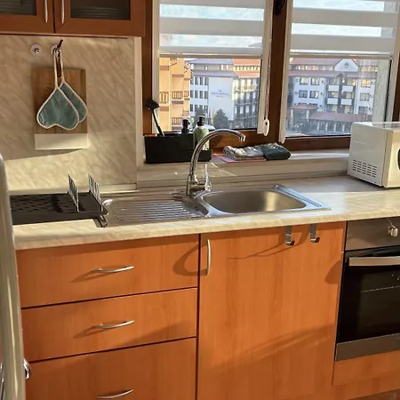 Mountain View With Balcony & Access Nearby - Serendipity *