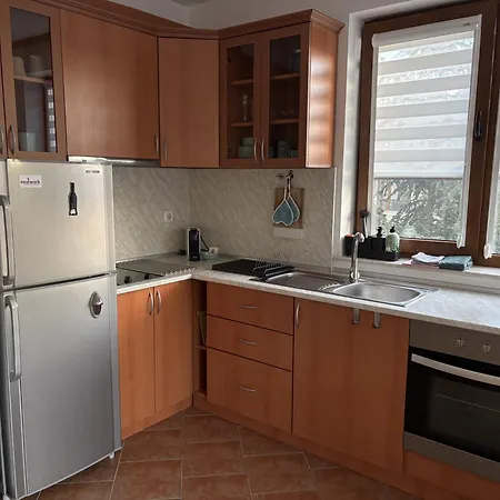 Mountain View With Balcony & Access Nearby - Serendipity * 반스코