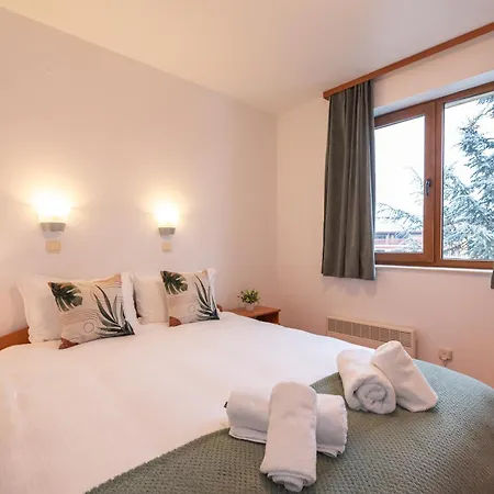 Mountain View With Balcony & Access Nearby - Serendipity 班斯科