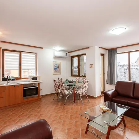 Mountain View With Balcony & Access Nearby - Serendipity Daire