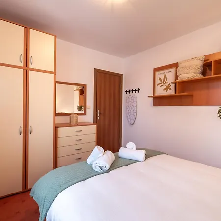 Cozy Mountain View With Balcony & Access Nearby - Serendipity *