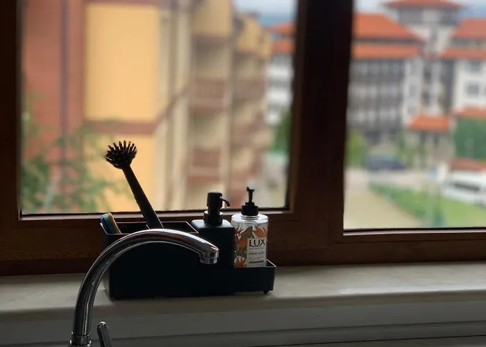 Mountain View With Balcony & Access Nearby - Serendipity Lägenhet