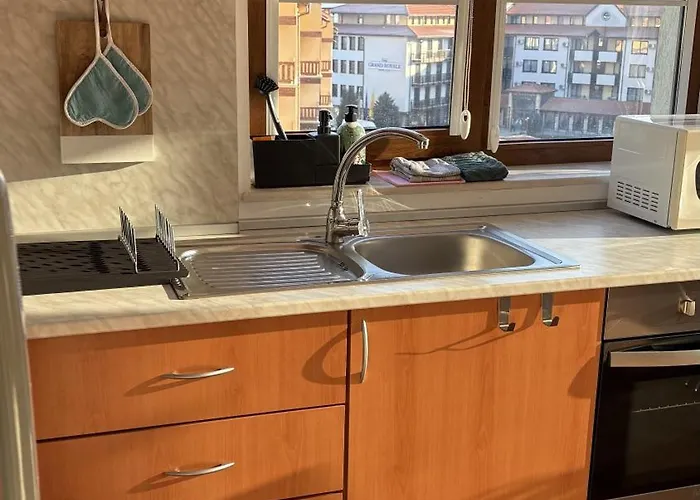 Mountain View With Balcony & Access Nearby - Serendipity *